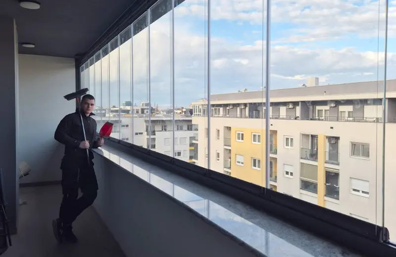 EUROGLAS monter nakon završene montaže — kontrola detalja i čišćenje prostora
